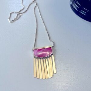 Kendra Scott long adjustable necklace. In great condition. Never wore.